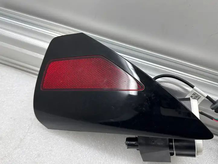 Tesla Model Y (2019 - 2024) 147884000A Крышка зарядного разъема — фото 3