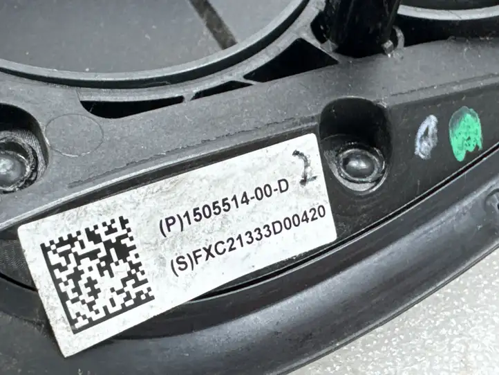 Tesla Model Y (2019 - 2024) 147884000A Крышка зарядного разъема — фото 8