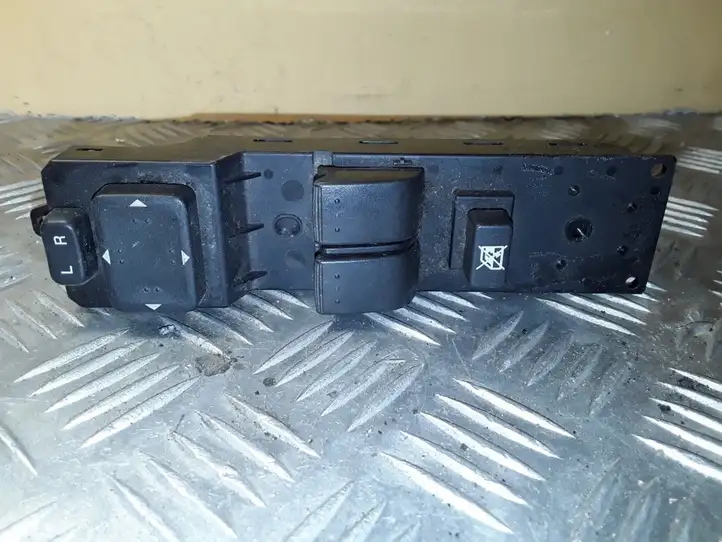 Mazda 5 (2005 - 2010) CC5166350A Кнопка стеклоподъемников — фото 1