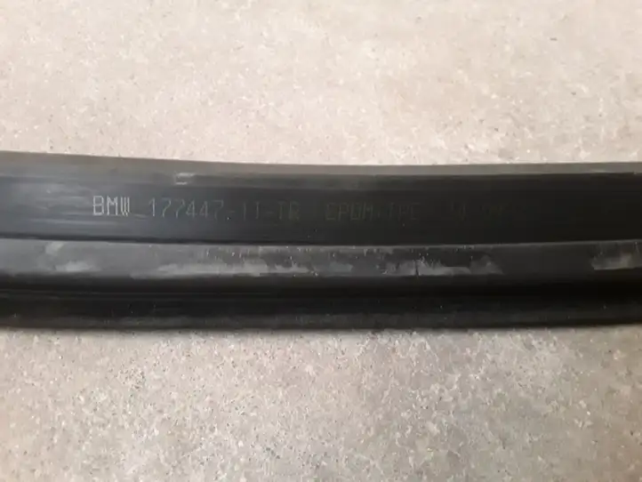 BMW 3 F30 F35 F31 (2012 - 2018) 17744711 Уплотнитель стекла задней двери — фото 2