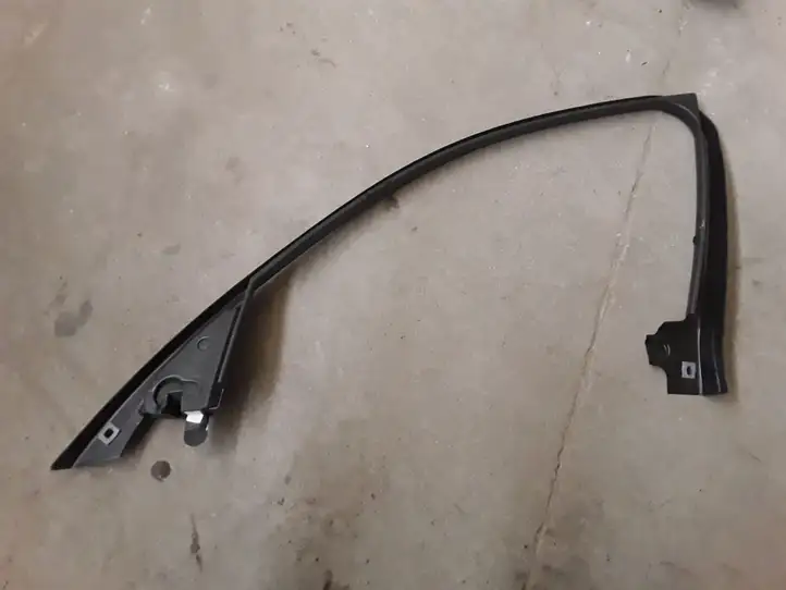 BMW 3 F30 F35 F31 (2012 - 2018) 7259381 Накладка стекла передней двери — фото 1