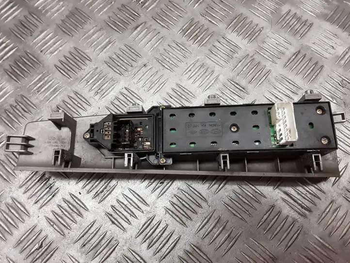 Hyundai Santa Fe (2005 - 2009) 3714901110 Блок кнопок стеклоподъемников — фото 2
