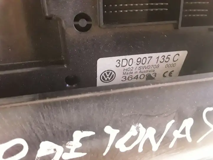 Volkswagen Phaeton (2002 - 2008) 3D0907135C Передняя подсветка — фото 2