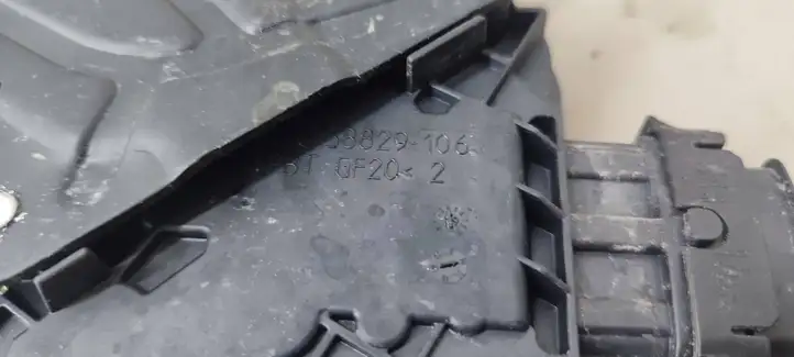 Jaguar XE (2019 - )  LX7324995AA Замок задней двери