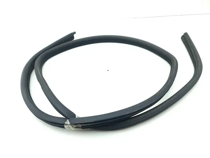 Maserati Quattroporte (2003 - 2008)   Уплотнительная резина (на кузове)