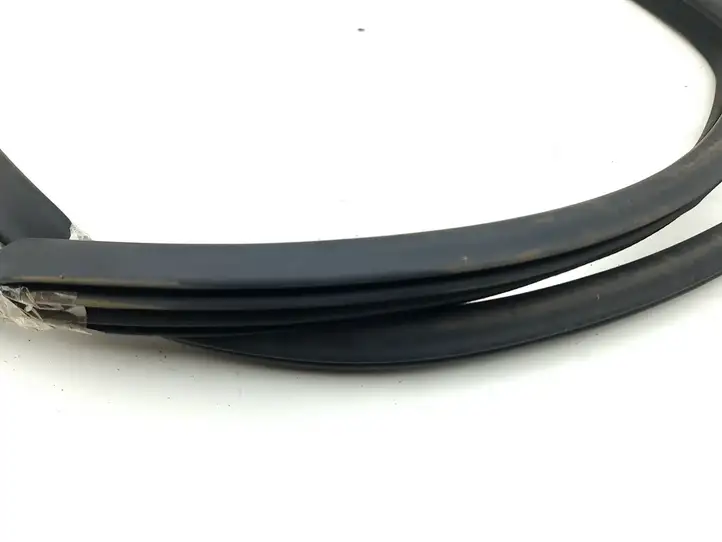 Maserati Quattroporte (2003 - 2008)   Уплотнительная резина (на кузове)