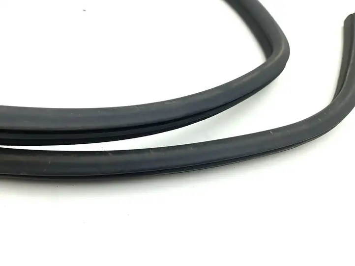 Maserati Quattroporte (2003 - 2008)   Уплотнительная резина (на кузове)