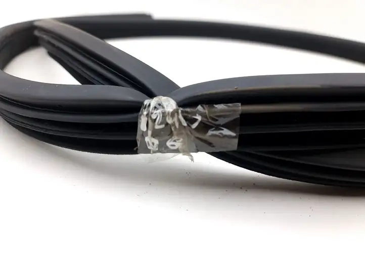 Maserati Quattroporte (2003 - 2008)   Уплотнительная резина (на кузове)