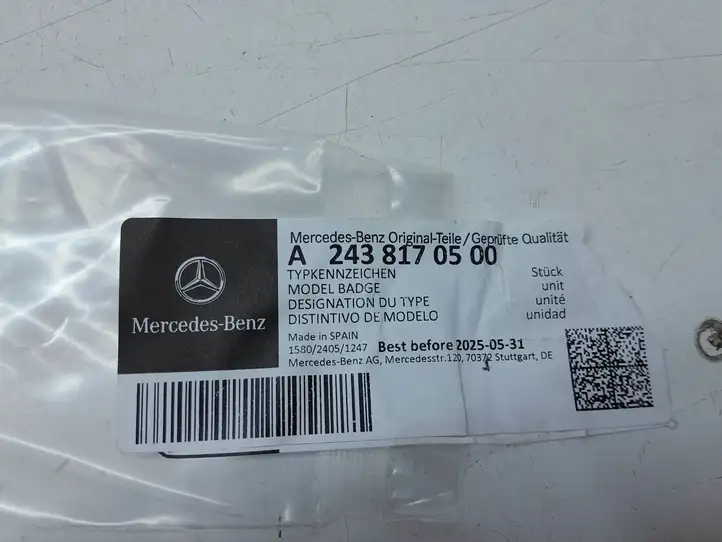 Mercedes-Benz EQA (2021 - ) A2438170500 Эмблема модели — фото 4