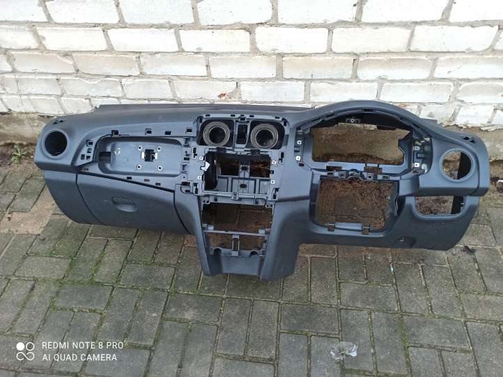 681007172R Dacia Sandero Panelė