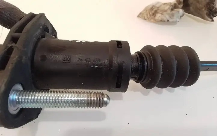 Opel Vectra C (2002 - 2005) 24412670 Главный цилиндр сцепления — фото 2