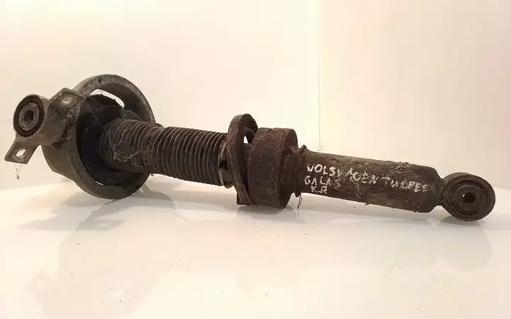 Volkswagen Touareg I (2002 - 2010)   Задний амортизатор с пружиной