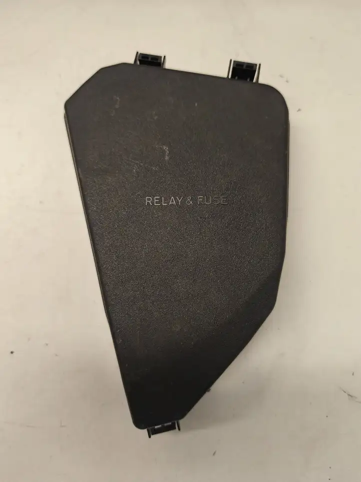 Lexus NX (2021 - ) 8266278260 Крышка ящика предохранителей — фото 1