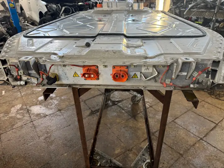 Jaguar I-Pace   J9D310B759CF  Аккумуляторная батарея гибридного / электрического автомобиля