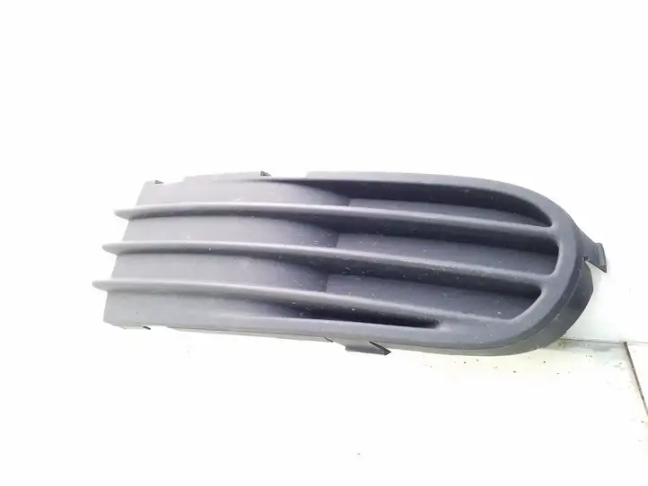 Volvo V50 (2004 - 2008) 30657009 Нижняя решетка переднего бампера — фото 1