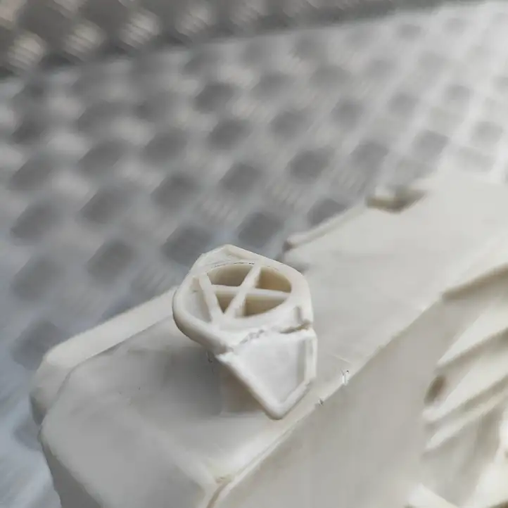 Aston Martin Vantage (2005 - 2008)  8690722 Ящик предохранителей (комплект)