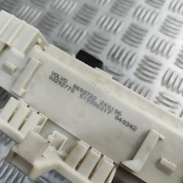 Aston Martin Vantage (2005 - 2008)  8690722 Ящик предохранителей (комплект)