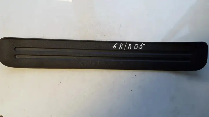 Kia Sportage (2004 - 2008) 858741f000 Внутренняя отделка переднего порога — фото 1