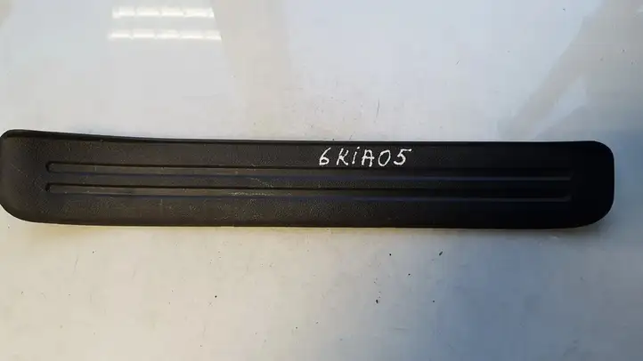 Kia Sportage (2004 - 2008) 858741f000 Внутренняя отделка переднего порога — фото 1