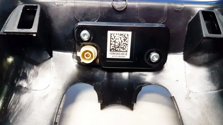 Tesla Model 3 (2017 - 2023) 109838300E Камера в переднем бампере — фото 3