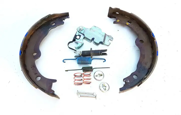 Lexus GS 250 300 350 300h 450h (2015 - 2020) 4653030040 Колодки ручного тормоза — фото 1