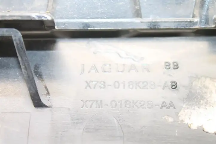 Jaguar XE (2014 - 2019) X73018K28AB Вентиляционная решетка кузова — фото 8