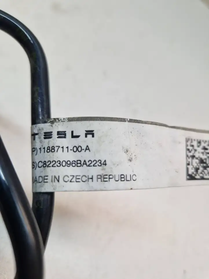 Tesla Model Y (2019 - 2024) 118871100A Тормозные трубки и шланги — фото 5