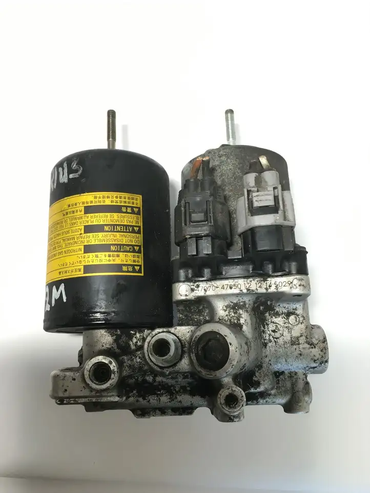 Toyota Prius (XW30) (2009 - 2015) 4707047050 Вакуумный усилитель тормозов — фото 1