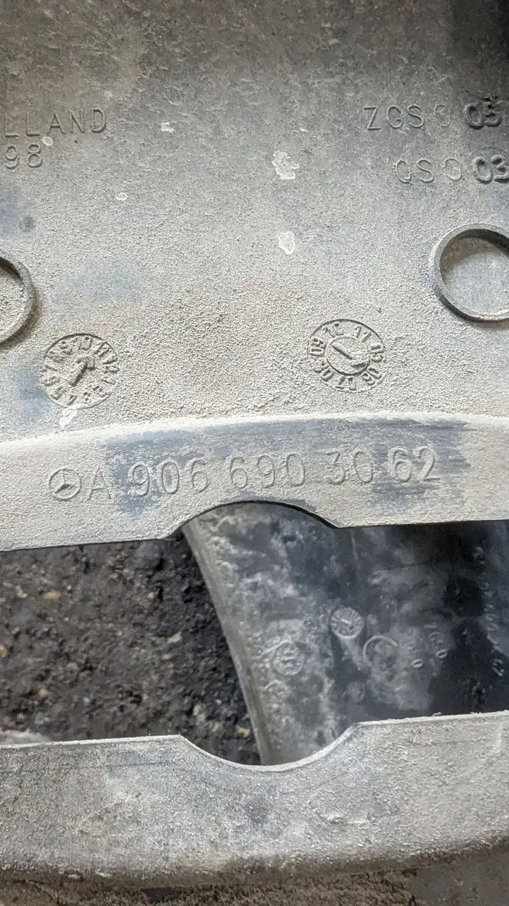 Mercedes-Benz Sprinter W906 (2006 - 2018) A9066900262 Комплект брызговиков — фото 7