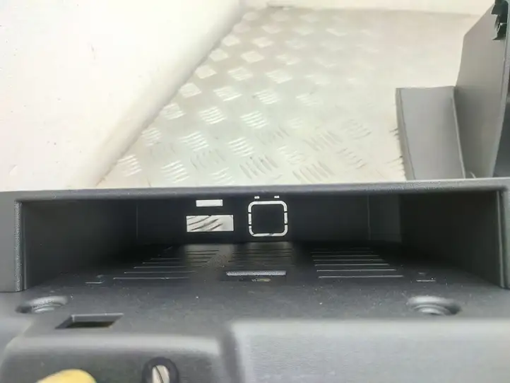 Ford Fiesta (2017 - ) H1BBA06010AHW Крышка бардачка — фото 6