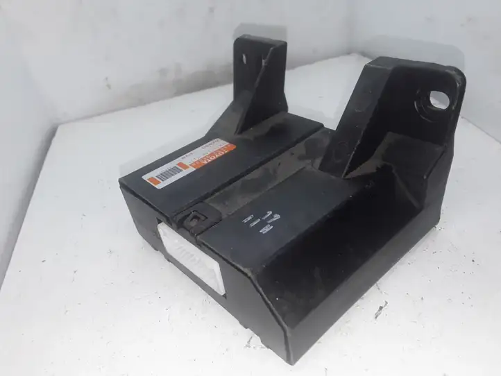 Toyota Corolla Verso E121 (2004 - 2007) 886500F030 Модуль управления кондиционером — фото 1