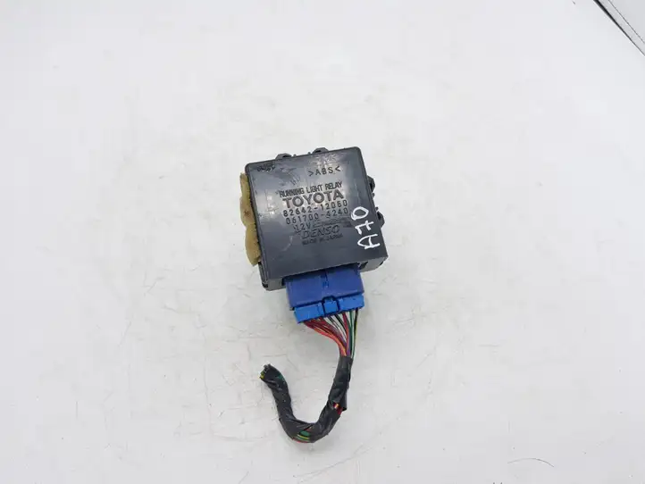 Toyota Corolla Verso E121 (2001 - 2004) 8264212050 Реле дневных фонарей — фото 1