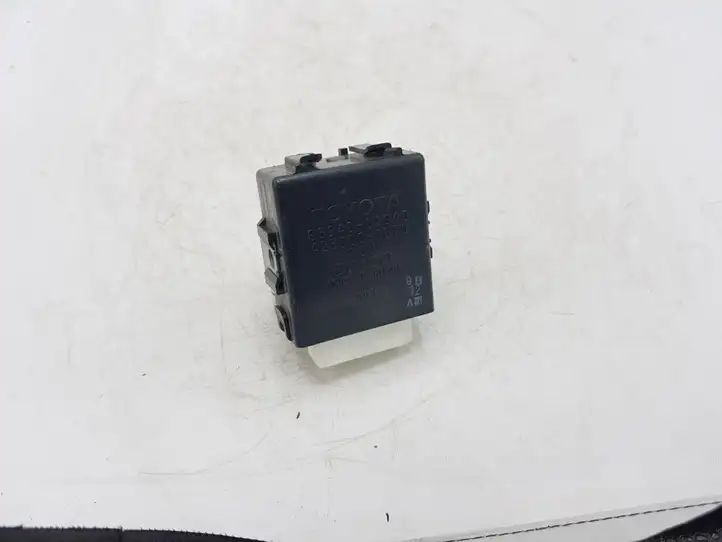 Toyota Auris 150 (2006 - 2012) 8594002040 Реле стеклоочистителей — фото 1