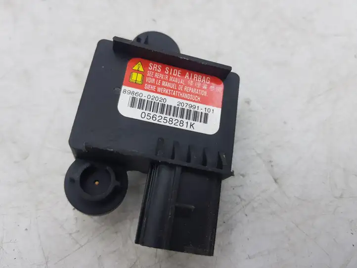 Toyota Corolla E120 E130 (2004 - 2007) 8986002020 Датчик удара SRS — фото 1