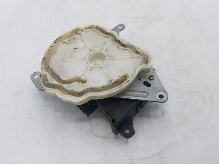 Toyota Corolla E120 E130 (2004 - 2007) AE0637008610 Двигатель задвижки потока воздуха — фото 2