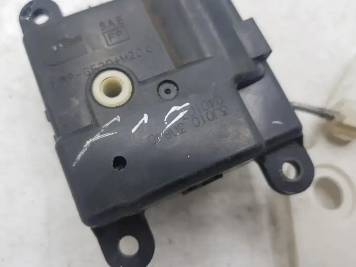 Toyota Corolla Verso AR10 (2004 - 2009) 3J01030840 Двигатель задвижки потока воздуха — фото 2