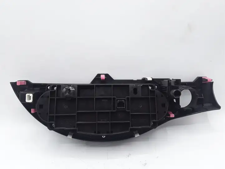Toyota Yaris (2014 - 2019) 559000D800 Блок управления климат-контролем — фото 4