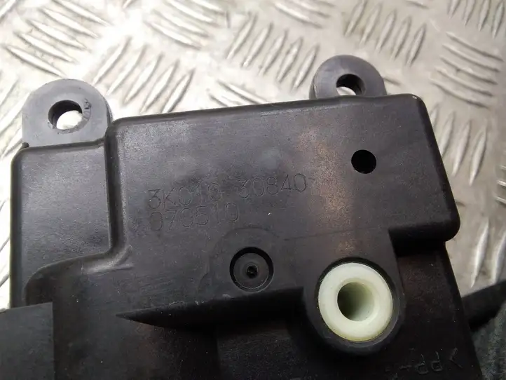 Nissan Qashqai (2006 - 2010) 3K01030840 Двигатель задвижки потока воздуха — фото 2