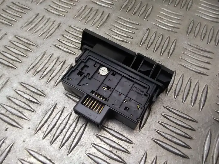 Toyota Prius (XW20) (2003 - 2009) 758706 Включатель аварийных фонарей — фото 4