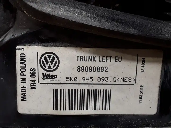 Volkswagen Golf VI (2009 - 2013) 5K0945093G Задний фонарь в крышке багажника — фото 3