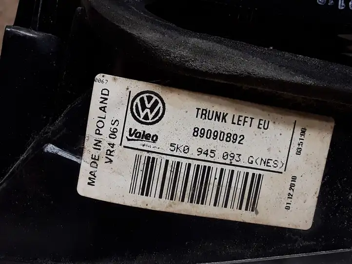 Volkswagen Golf VI (2009 - 2013) 5K0945093G Задний фонарь в крышке багажника — фото 3