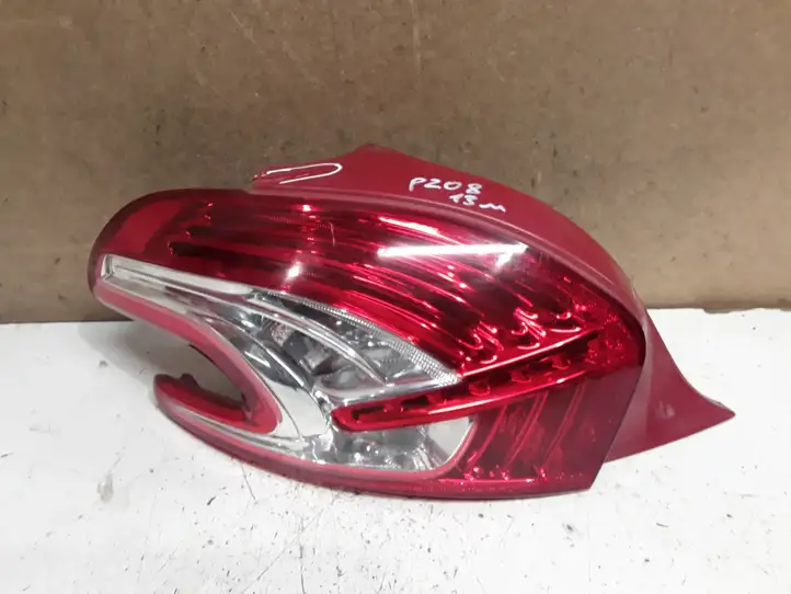 Peugeot 208 (2012 - 2015) 9672628280 Задний фонарь в кузове — фото 1