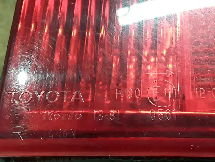 Toyota Corolla E120 E130 (2000 - 2004) KOITO1381 Задний фонарь в кузове — фото 3
