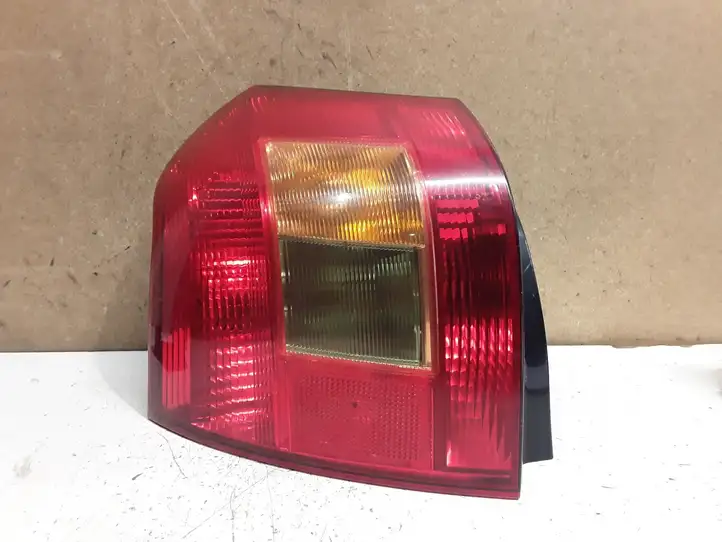 Toyota Corolla E120 E130 (2000 - 2004) KOITO1381 Задний фонарь в кузове — фото 1