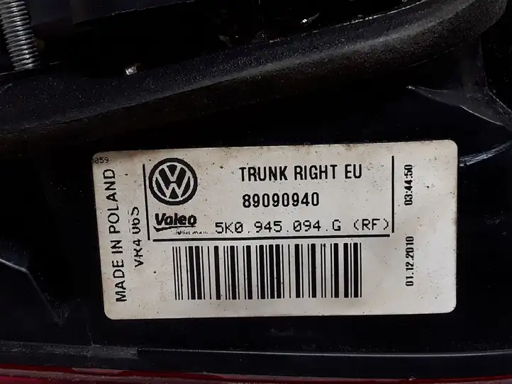 Volkswagen Golf VI (2009 - 2013) 5K0945094G Задний фонарь в крышке багажника — фото 3