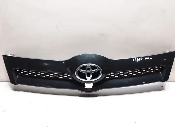 Toyota Corolla Verso AR10 (2004 - 2009) 531110F020 Верхняя решетка радиатора — фото 1