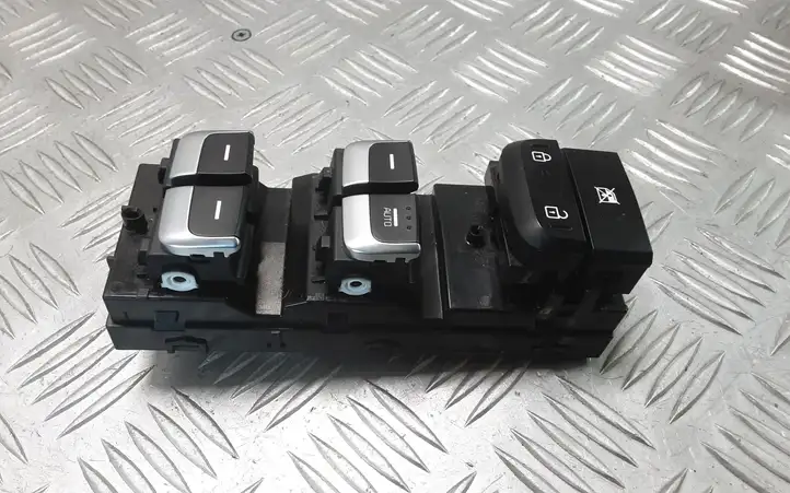Kia Sportage (2018 - 2021) 93570F1520 Блок кнопок стеклоподъемников — фото 2