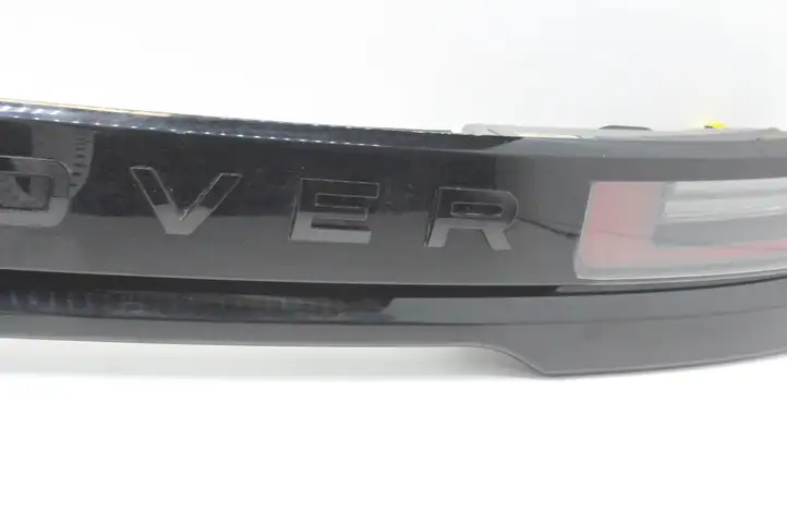 Land Rover Range Rover Velar (2017 - ) Задний фонарь в крышке багажника — фото 10
