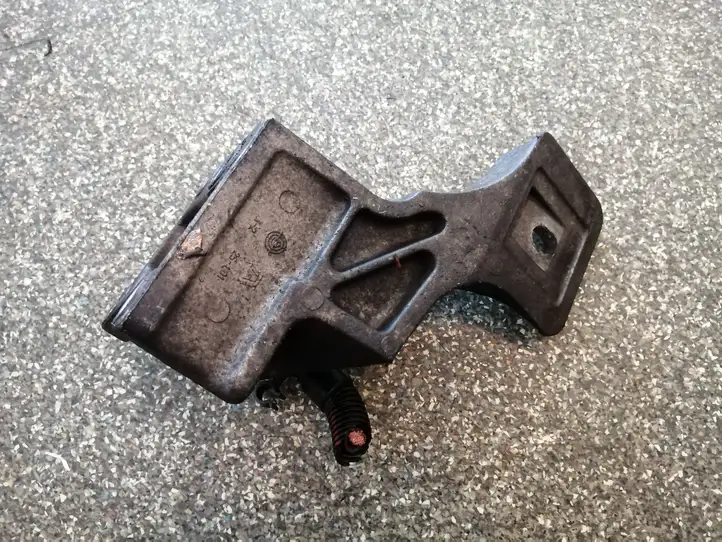 Land Rover Range Rover Sport L320 (2005 - 2009) KKU500590 Кронштейн двигателя — фото 2