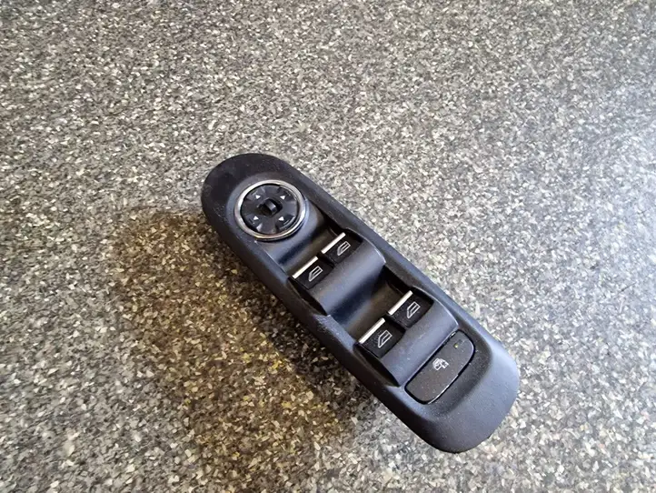 Ford Mondeo MK IV (2007 - 2014) Кнопка стеклоподъемников — фото 1